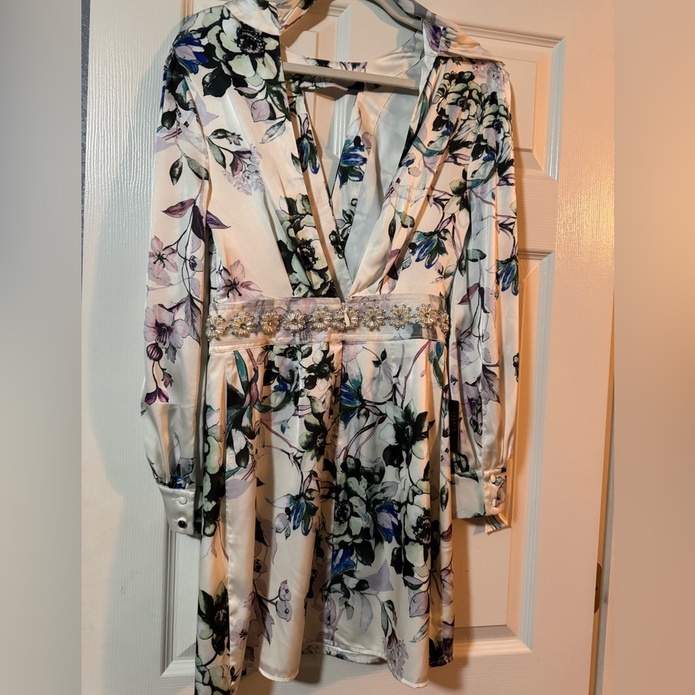 Bebe Elle balloon sleeve, floral backless dress